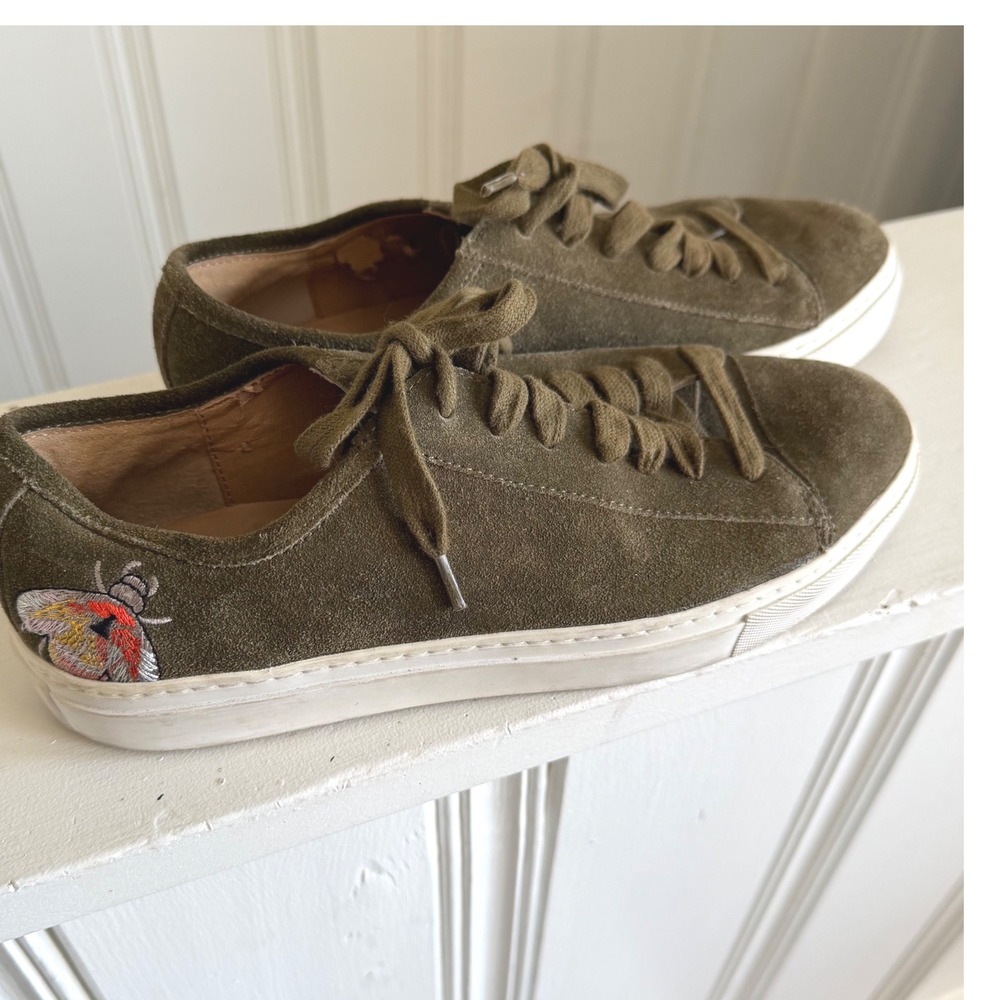 Bettie‎ Olive Green Suede Moth Embroidered Sneakers Lace Up Low Top Womens 7.5M